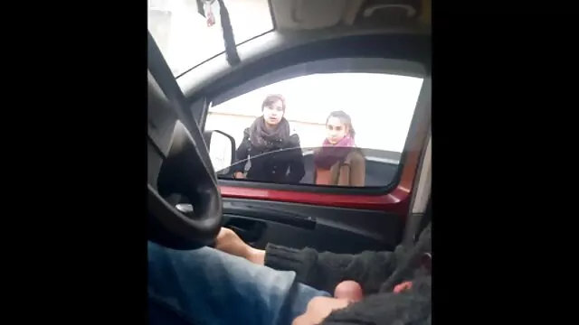 کالی عضوی را از یک عضویت در کانال فیلم سوپر غریبه می گیرد