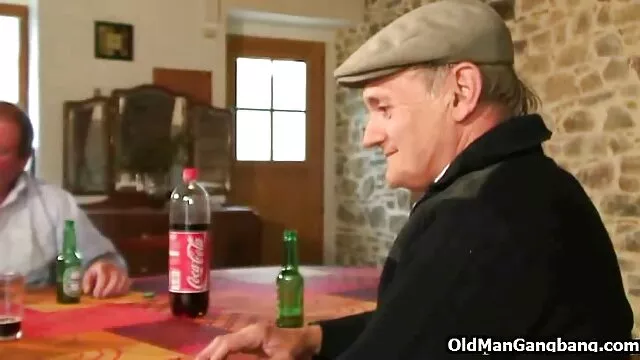 سگ ماده گرسنه خروس کانال سکسی سوپر در تلگرام می خواهد یک میله سخت سوار شود