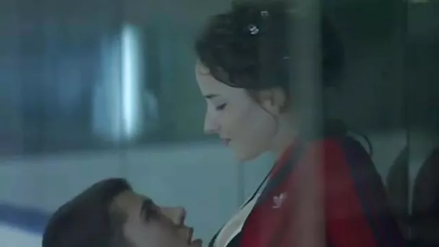 گربه آستین کانال فیلم سوپر سکسی توسط یک شکارچی فضل لعنتی می شود