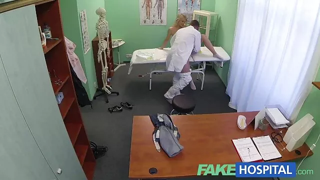 سفت جوراب ساق بلند خود را در لباس زیر زنانه متناسب fucks لینک کانال سوپرخارجی در تلگرام